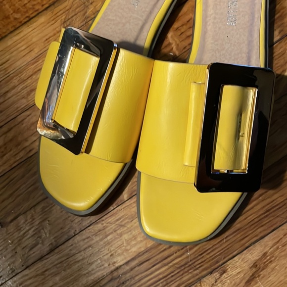 Charming Lady Slides - Picture 3 of 9